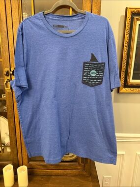 Jetty Men's Short-Sleeve Pocket Tee in Heather Blue